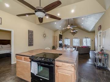 Vacation House for 18 Guests in Lake Texoma, Oklahoma, Picture 3