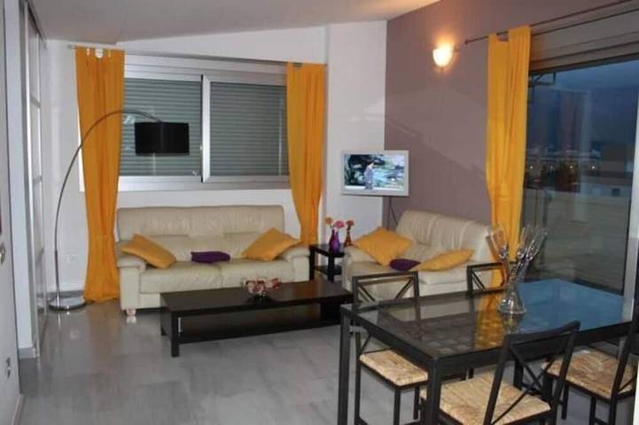 Ferienwohnung für 6 Personen, mit Balkon und Sauna sowie Pool - 1