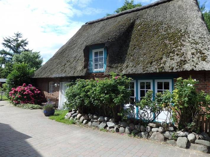 Ferienhaus für 4 Personen, mit Balkon und Balkon/Terrasse sowie Terrasse und Garten in Süderstapel