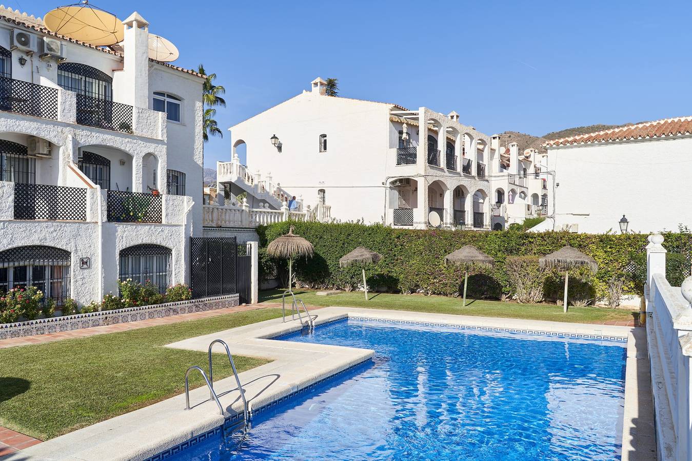 Apartamento inteiro, Apartamento "Verano Azul" com Piscina, A/C & Wi-Fi in Playa de Burriana, Nerja