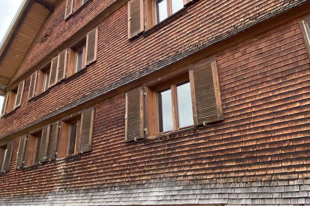 Ganze Wohnung, Neue Ferienwohnung in Schwarzenberg mit Garten und Grill in Schwarzenberg, Bodensee-Vorarlberg