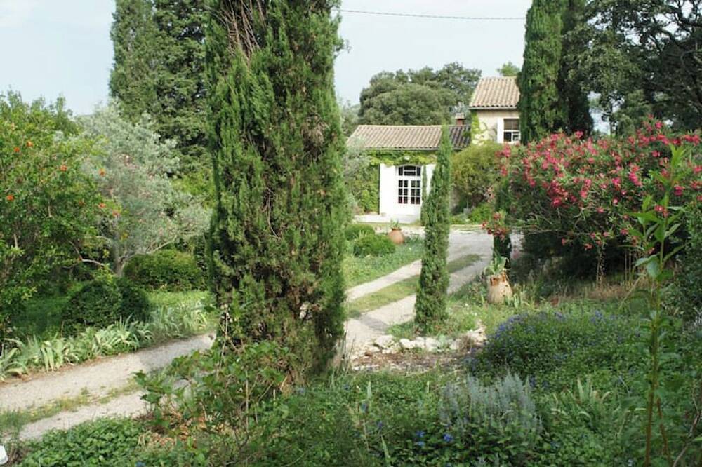 Gîte le petit Montagné maison clim 18 couch Avignon séjour court possible in Villeneuve-lès-Avignon, Région de Nîmes