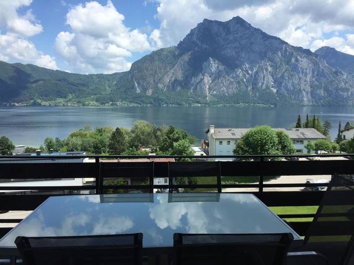 Ferienwohnung für 5 Personen, mit Balkon und Seeblick sowie Ausblick in Altmünster