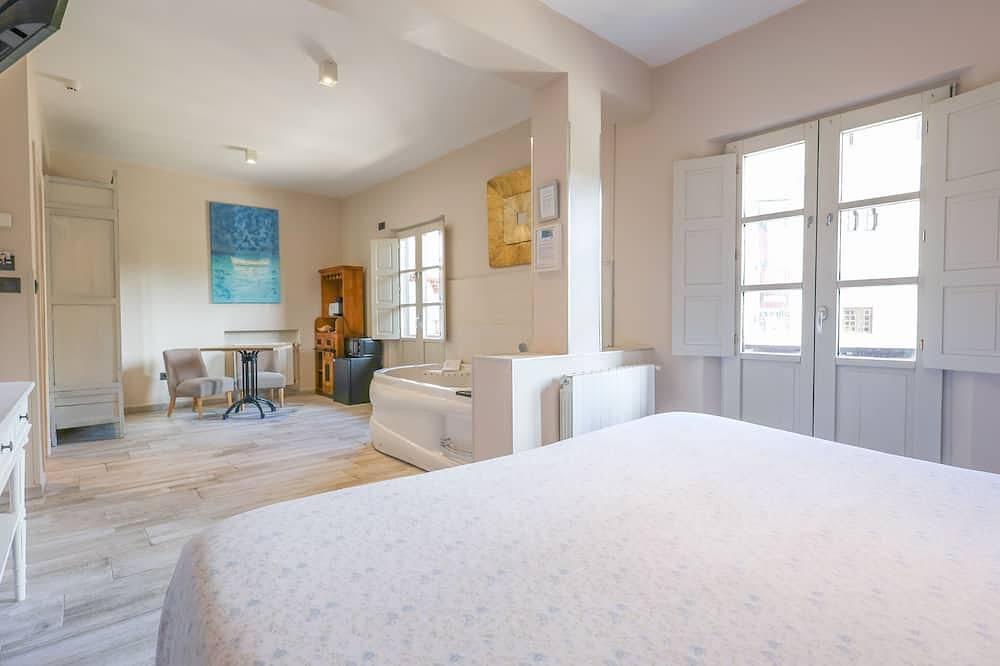Entire apartment, Suite-Premium-Whirlpool bath-Terraza in Santillana del Mar, Cantabrian Coast