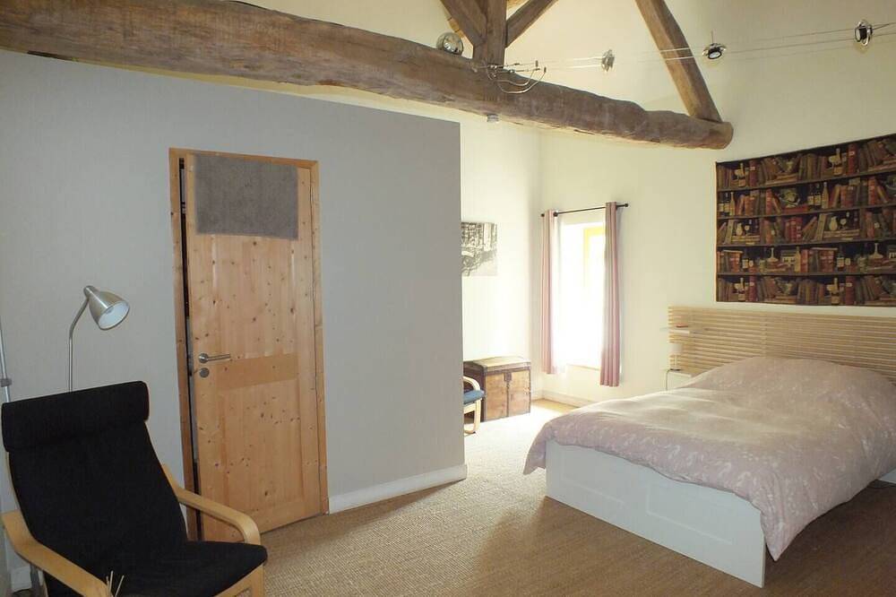 Charming 1 Bdr Apt w/ Garden in Quiet Village in Étivey, Avallon region