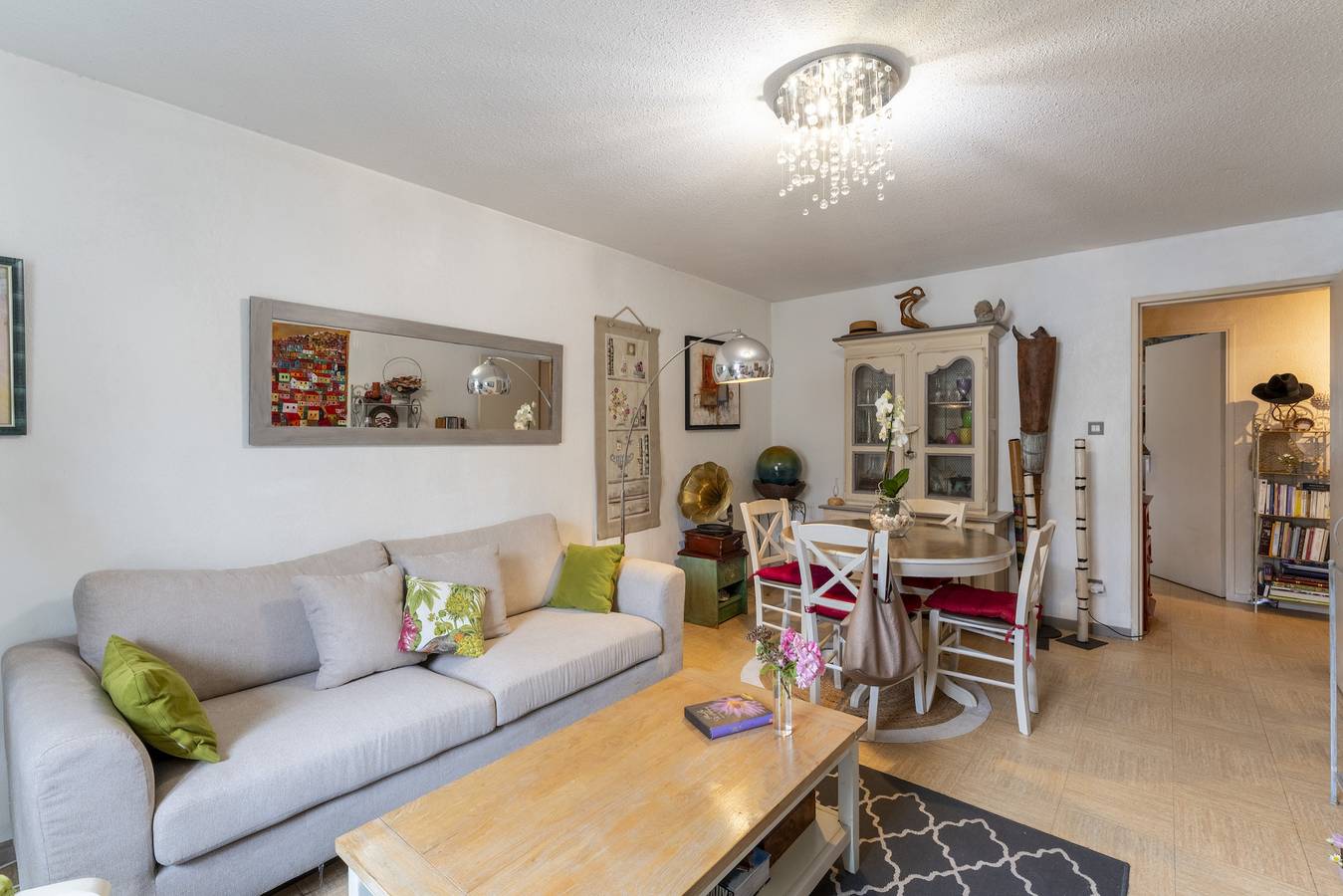 Entire apartment, Apartment 'En Bord De Sorgue' with Wi-Fi in L'Isle-sur-la-Sorgue, Vaucluse