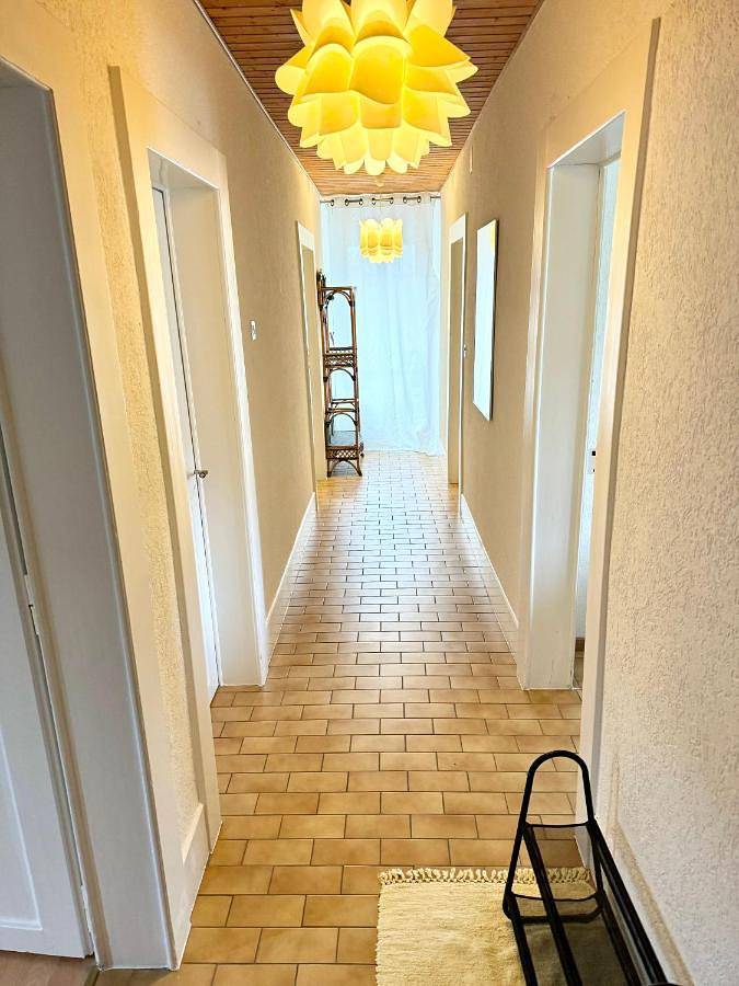 Ganze Wohnung, Three-Bedroom Apartment in Plancemont, Val-de-Travers