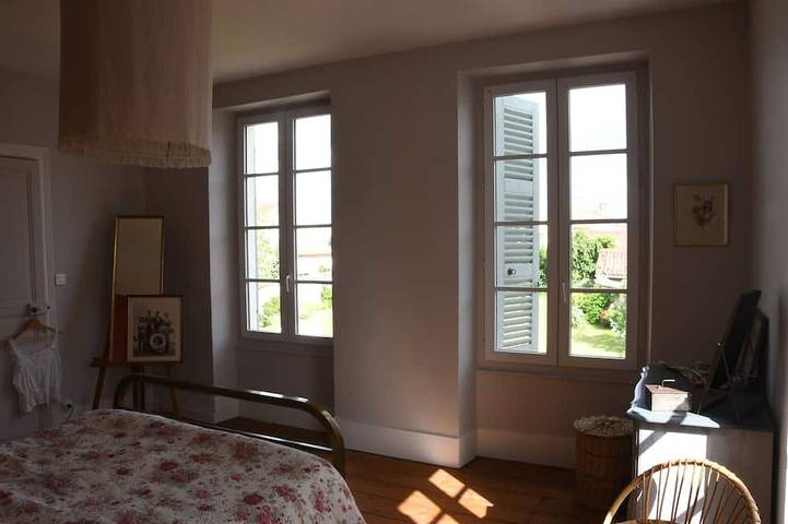 Location de vacances pour 7 personnes, avec jardin et jacuzzi à Ardillières - 4