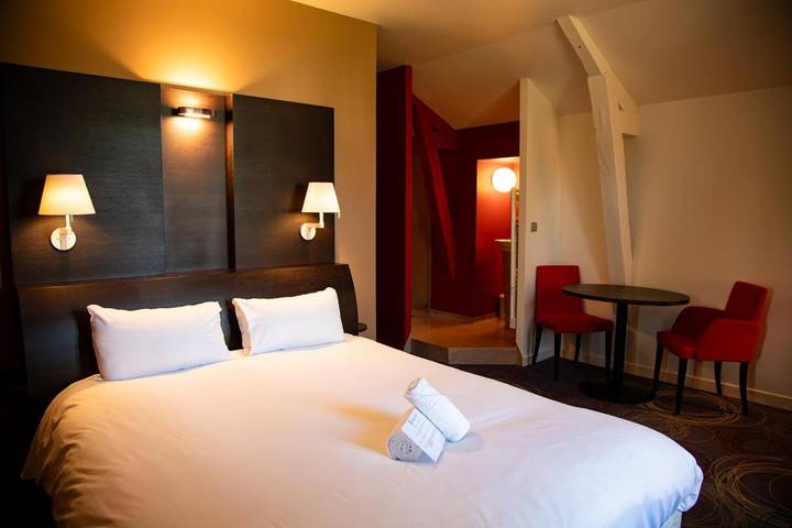 Hôtel pour 32 personnes, avec piscine ainsi que vue et jardin, animaux acceptés à La Mothe-Achard - 4