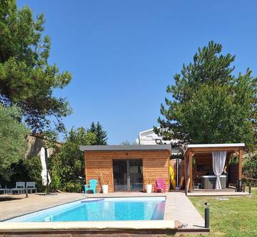 Gîte pour 4 personnes, avec jardin à Monteux