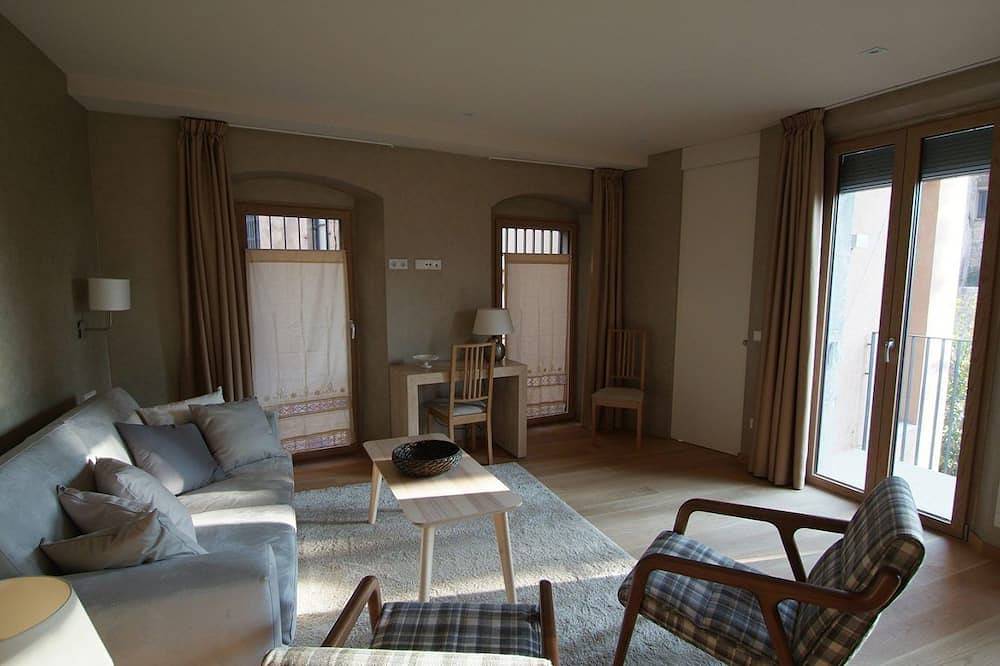 Beautifully furnished luxury two bedroom apartment in Barri Vell, Girona in Girona, Gironès