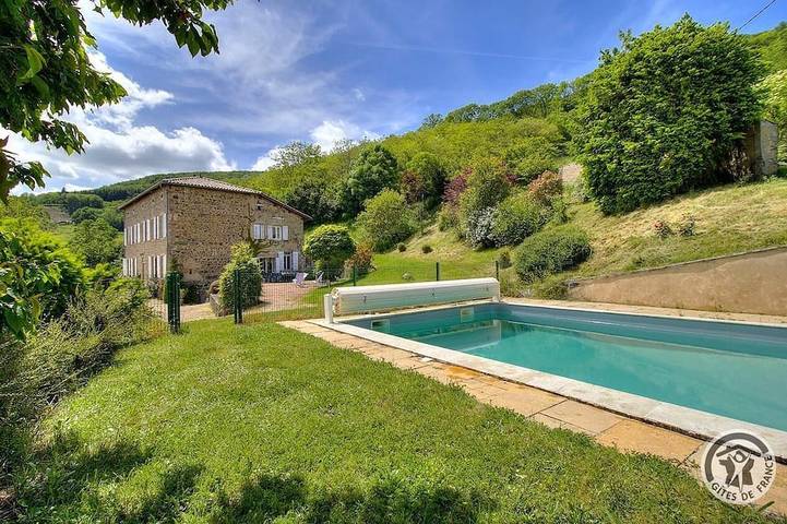 Location de vacances pour 12 personnes, avec jardin et piscine à Vauxrenard