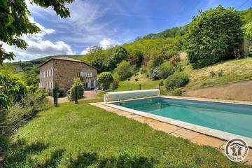 Gîte pour 12 personnes, avec jardin et piscine à Vauxrenard