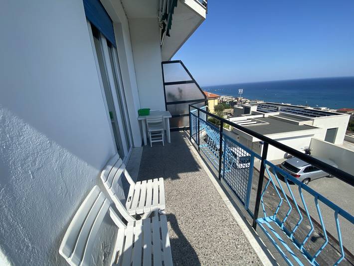 Ganze Wohnung, Arcobaleno Apartment 500 Meter vom Meer entfernt in Albissola Marina, Riviera di Ponente