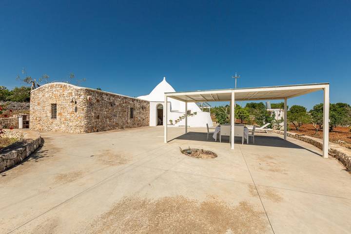 Trullo per 9 persone ad Ostuni
