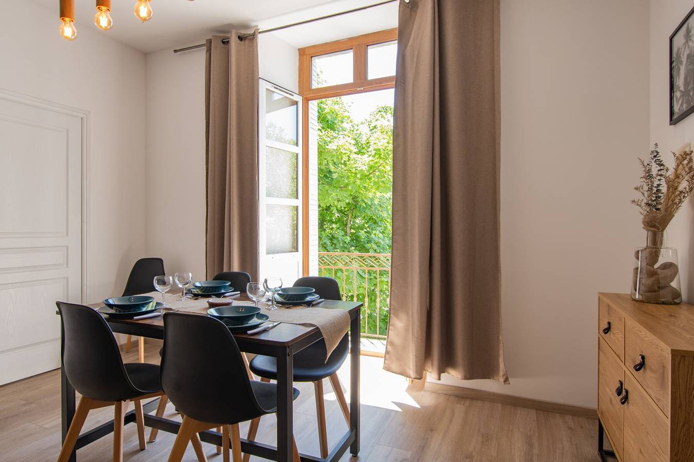 Ganze Wohnung, Gemütliche T4-Wohnung im Stadtzentrum mit Wlan und Klimaanlage in Aubenas, Ardèche