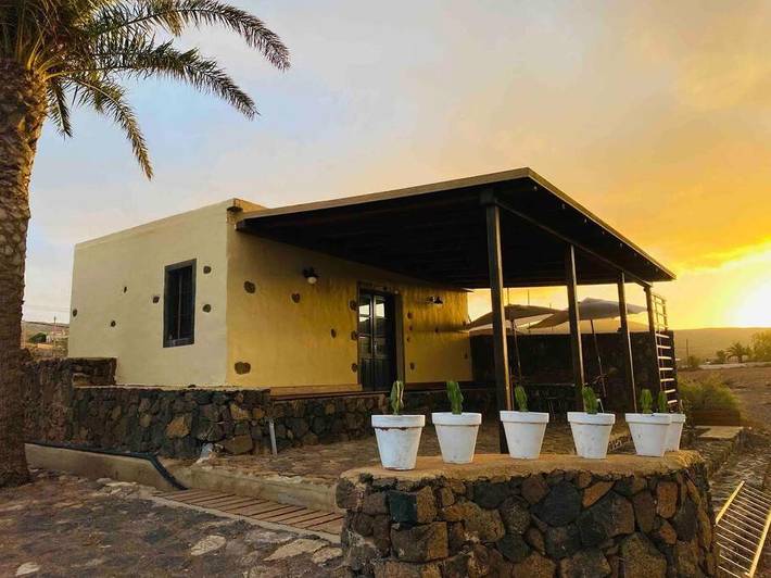 Gîte pour 2 personnes, avec piscine ainsi que vue et jardin dans Tetir - 4