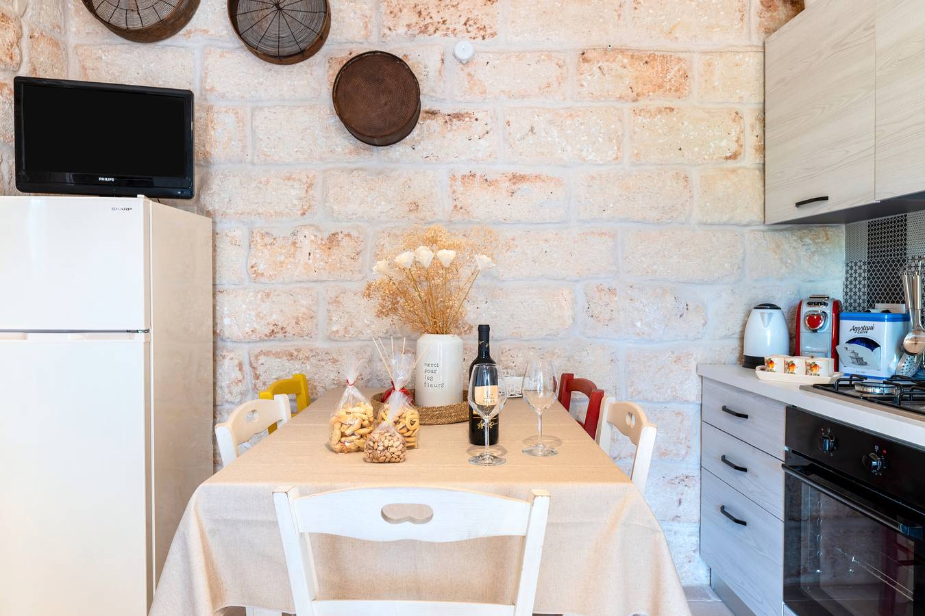 Casa vacanze 'Il Melograno' con terrazza privata, Wi-Fi e aria condizionata in Ostuni, Salento