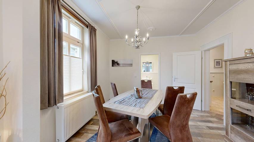 Apartamento entero, Große Ferienwohnung mit 2 Schlafzimmern, 2 Bädern und 2 Parkplätzen, strandnah. in Ostseebad Binz, Binz