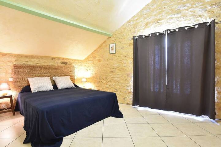 Location de vacances pour 6 personnes, avec terrasse ainsi que piscine et jardin à Saint-Vincent-le-Paluel - 2