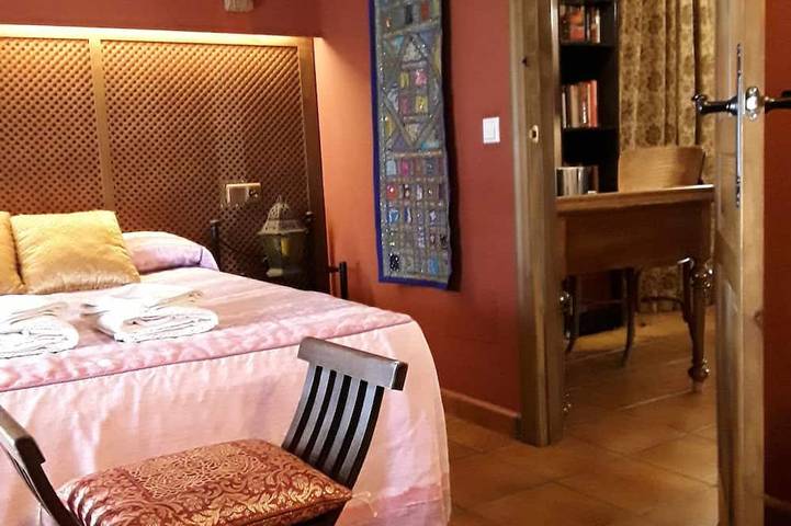 Apartamento entero, Zuliakhah Suite es ideal para una estancia en pareja. Se aceptan mascotas. in Ronda, Provincia de Málaga