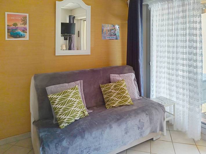 Gîte pour 4 personnes, avec Terrasse et Piscine dans Plage La Favière - 3
