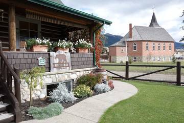 Vacation Rental for 4 Guests in Jasper, Marmot Basin, Picture 4