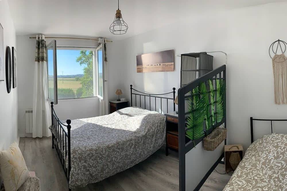 Gîte familial avec spa privatif & piscine chauffée in Belleray, Verdun