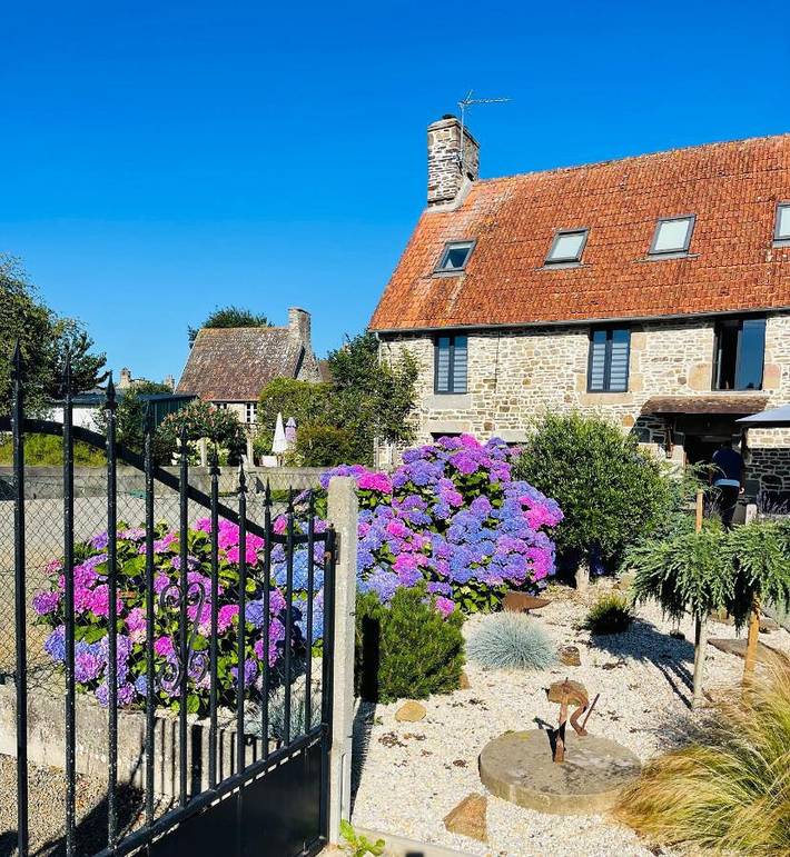 Gîte pour 8 personnes, avec terrasse à Frênes