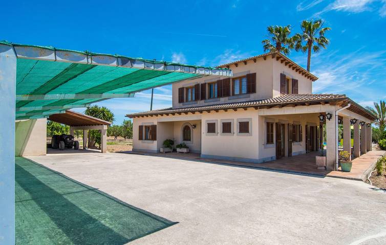 Soleado Apartamento con Terraza y Piscina: Binissalem Gem in Binisalem, Interior de Mallorca