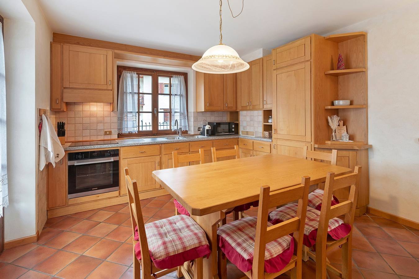 Ganze Wohnung, Apartment 'Fior Di Montagna' mit Bergblick, Gemeinschaftsterrasse und Wlan in Bormio, Bormio Gemeinde