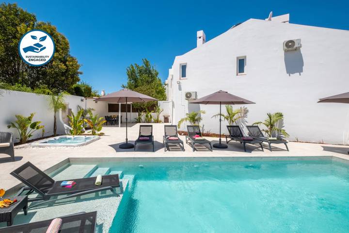 Villa for 10 people, with Balcony and Terrace as well as Garden in Albufeira
