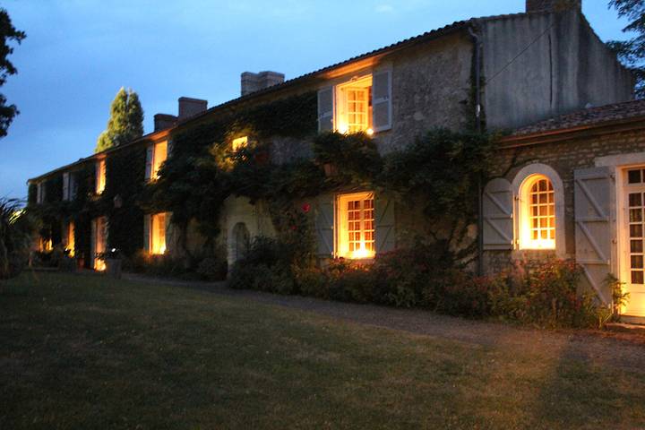 Gîte pour 6 personnes, avec jardin ainsi que terrasse et jacuzzi à Angles - 4