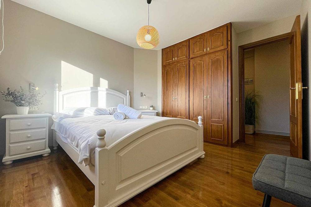 Entire apartment, Puigcerdà Cal Gatesques 1 in Puigcerdà, Catalan Pyrenees
