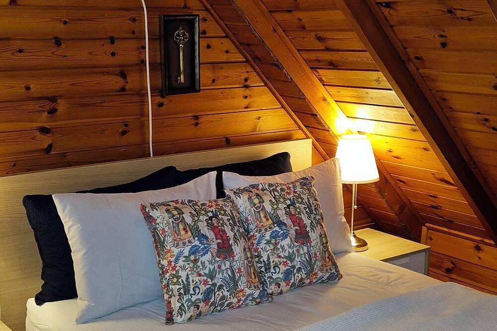 Uniqe house with heating pool disingned for holydays.. in Turkiska Egeiska havet