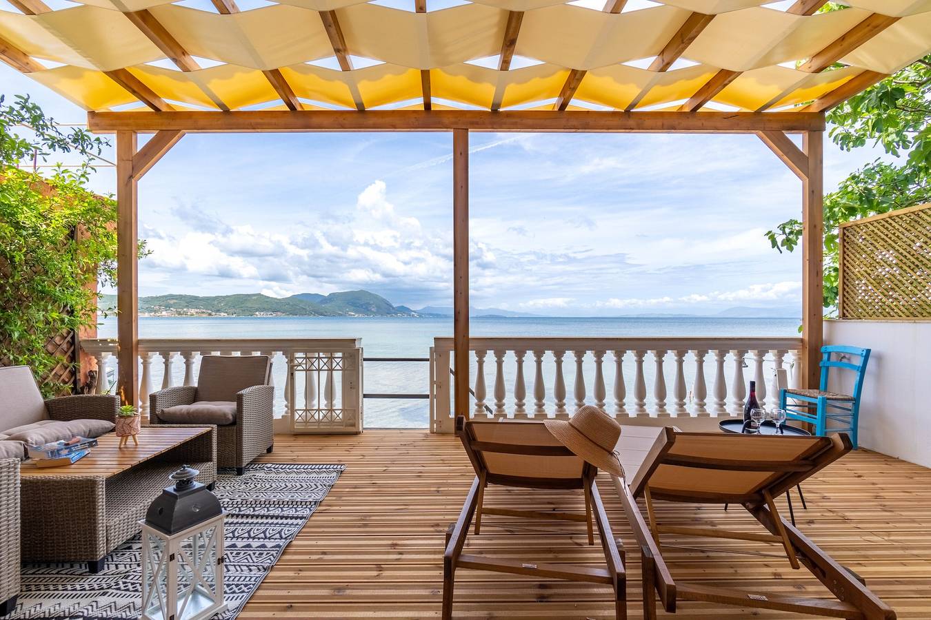 Appartement entier, Appartement 'Nikos Seaside' avec vue sur la mer, Wi-Fi et climatisation in Psaras, Corfou