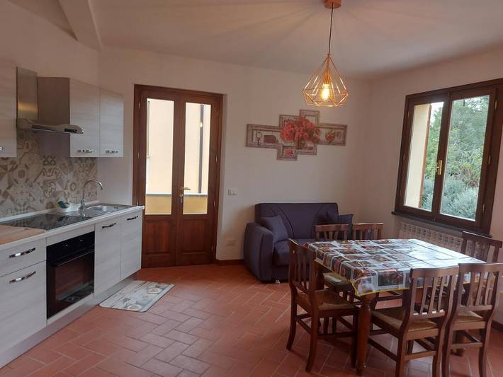 Gîte pour 6 personnes, avec terrasse et vue, animaux acceptés à San Giuliano Terme