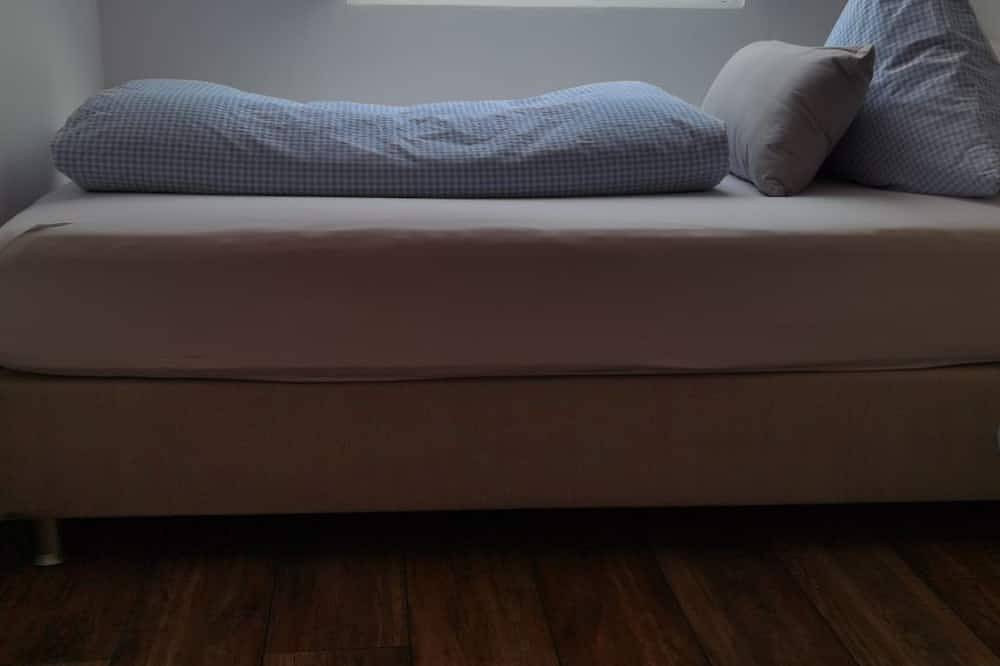 Ganze Wohnung, Nichtraucher- Ferienwohnung mit Balkon in Bad Buchau, Landkreis Biberach