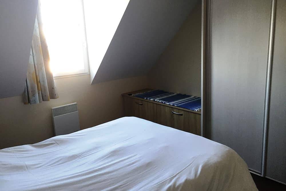 Vacation home 56 m2 in residence with heated pool near beaches in Locmaria, Côte des Mégalithes