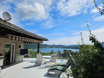 Ferienhaus für 6 Personen, mit Balkon und Ausblick sowie Seeblick und Garten, kinderfreundlich am Edersee
