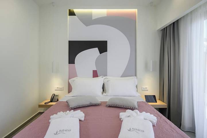 Appartement entier, Athina Suite 2 chambres 2 salles de bain avec piscine extérieure Platanias, Chania in Plataniás, Région de la Canée