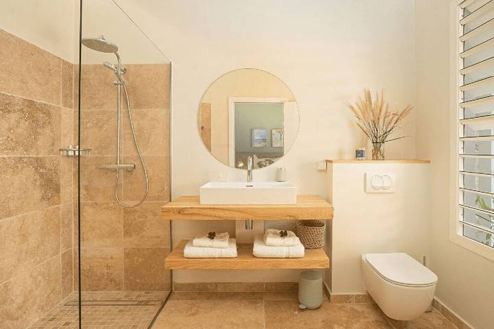 Tangarane offers two luxury villas with private pools and exceptional views over in Anse Mitan, Les Trois-Îlets