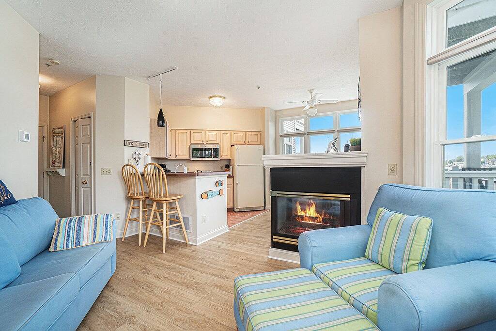 Ganze Wohnung, First Floor Condo at Water's Edge in Manistee, Manistee County