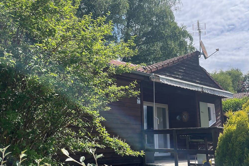 Cosy chalet in Saint-Rémy-sur-Durolle, Livradois-Forez Regional Nature Park