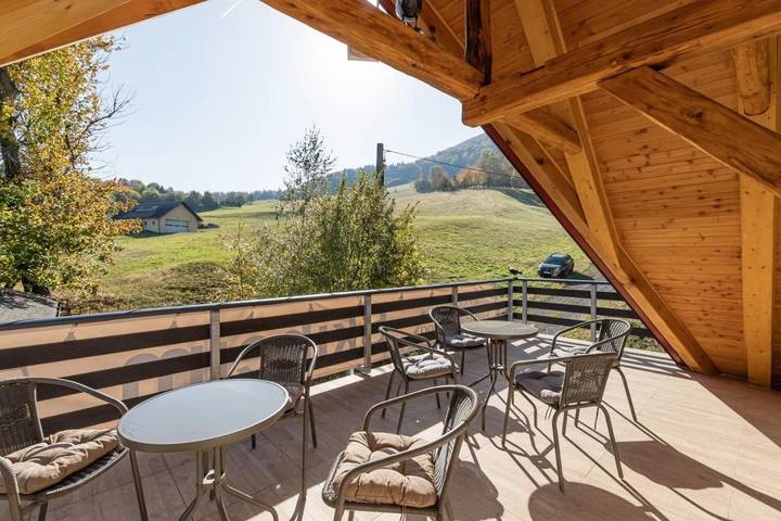 Ferienwohnung für 10 Personen, mit Terrasse und Garten sowie Sauna und Ausblick in Waltersdorf