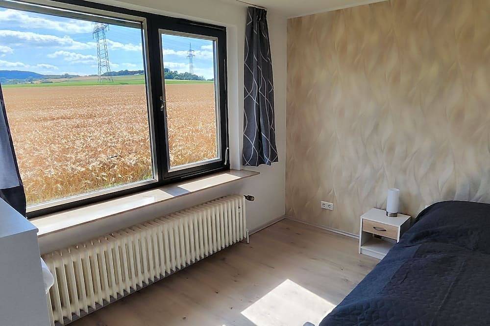 Ganze Wohnung, Hübsche Ferienwohnung für 6 Personen mit bestem Ausblick in die Landschaft in Hofgeismar, Hessisches Bergland