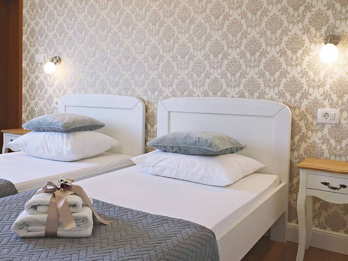 Six Bedroom Villa With Heated Pool in Peračko Blato, Dubrovnik-Neretva