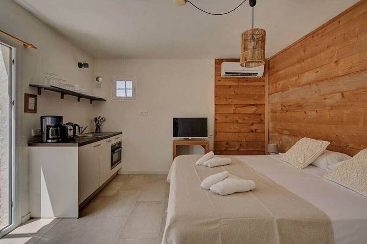 Ganze Wohnung, Studio 1, bed for 2 persons in Cala Llonga, Santa Eulària des Riu