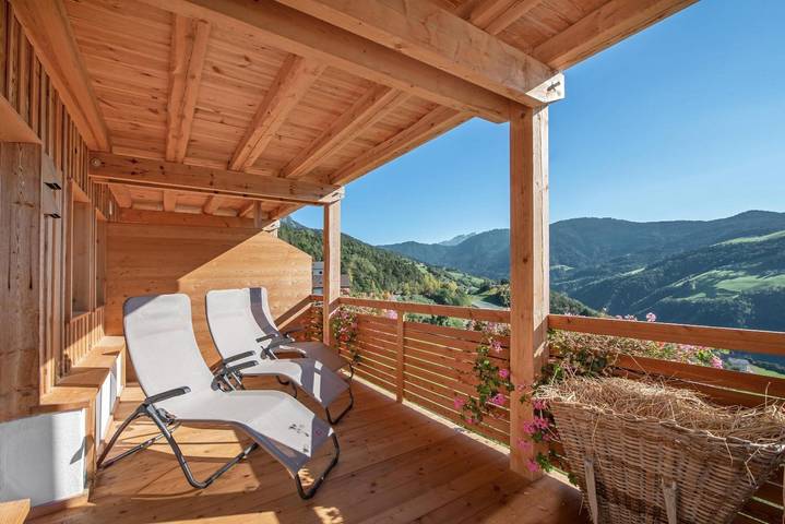 Appartamento "Zimmer Tschafon Wieserhof" con vista montagna, terrazza privata e Wi-Fi in Aica di Sopra, Fiè allo Sciliar