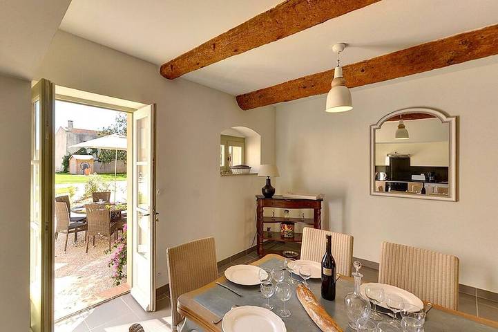 Location de vacances pour 6 personnes, avec jardin ainsi que terrasse et piscine à Saint-Nazaire-d'Aude